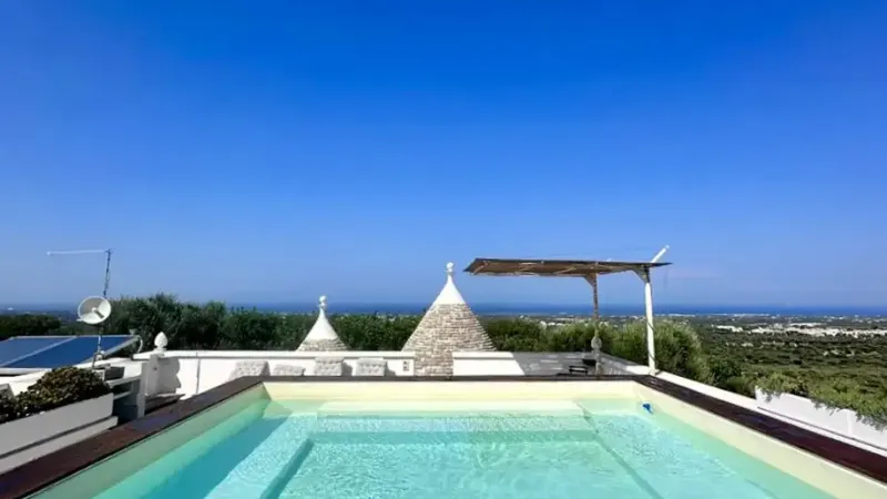 REBEA TRULLI HOME - panoramica dall'alto casa con piscina sul tetto - Baires Piscine