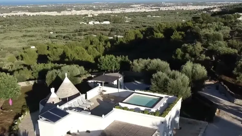 REBEA TRULLI HOME - panoramica dall'alto casa con piscina sul tetto - Baires Piscine